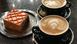 کافه رستوران وارف بام لند