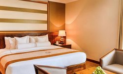 هتل The Golden Crown