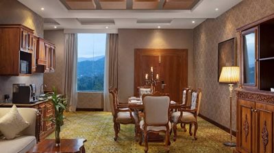 کندی-هتل-The-Golden-Crown-521183