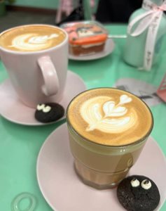 تهران-کافه-گل-صورتی-522255