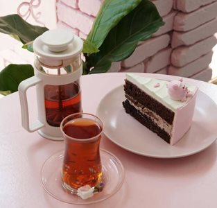 تهران-کافه-گل-صورتی-522262