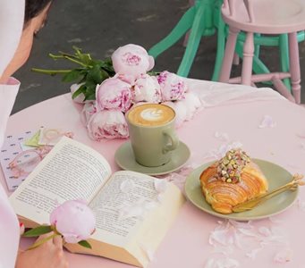 تهران-کافه-گل-صورتی-522257