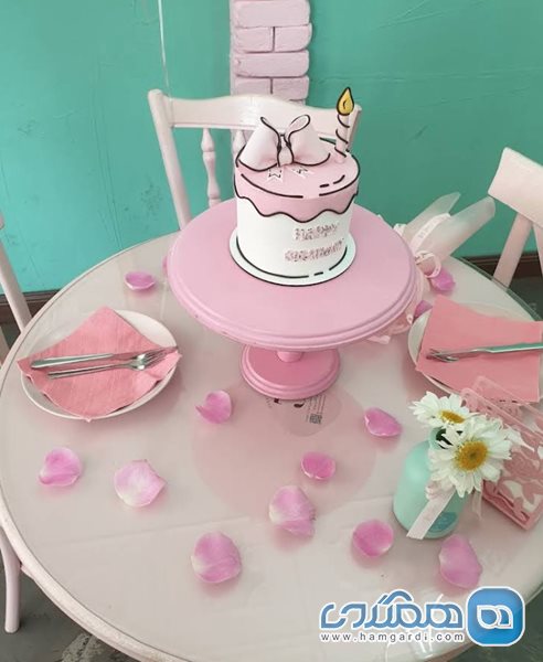 کافه گل صورتی