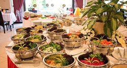 رستوران رز هتل پارسیان استقلال