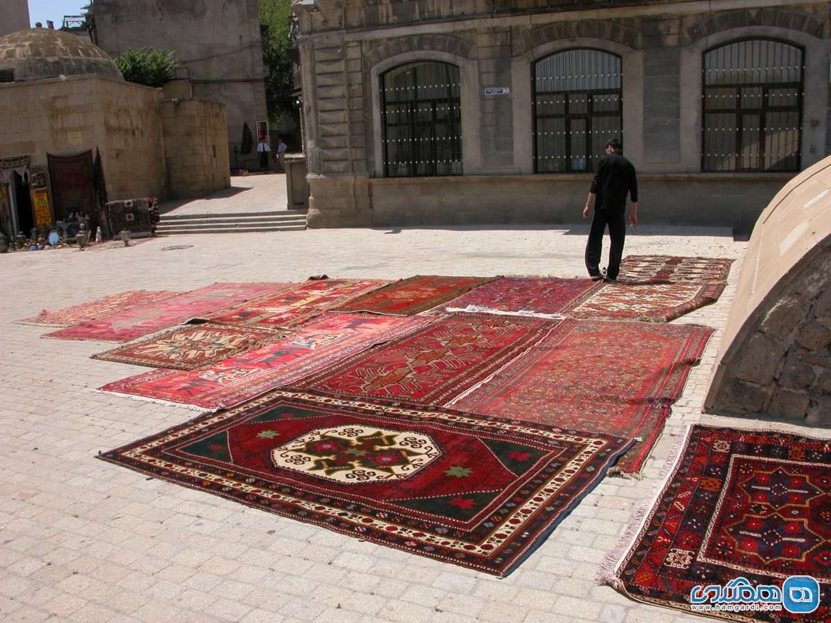 فروش فرش آذری ، اطراف آثار تاریخی شهر قدیم باکو