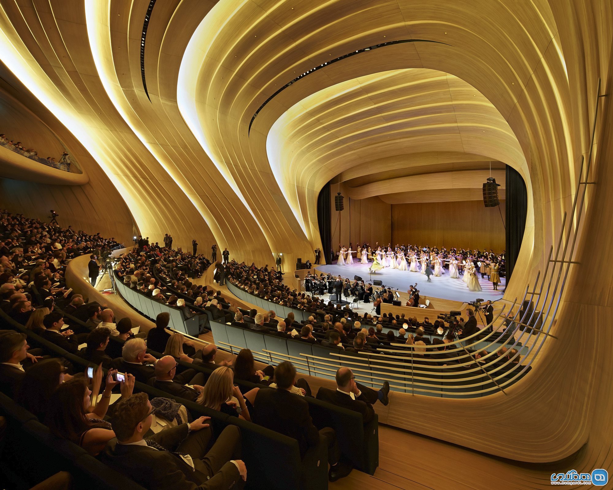 مرکز حیدر علی اف Heydar Aliyev Center ، باکو