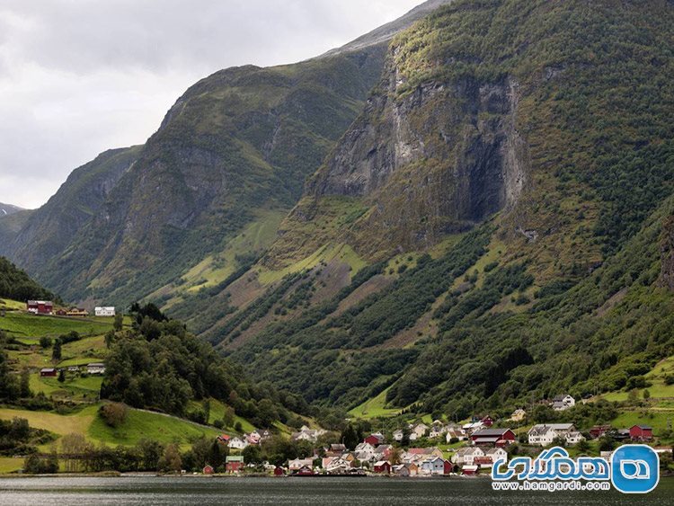 دهکده آندره دال واقع در سون اوگ فیوردانه در کشور نروژ
