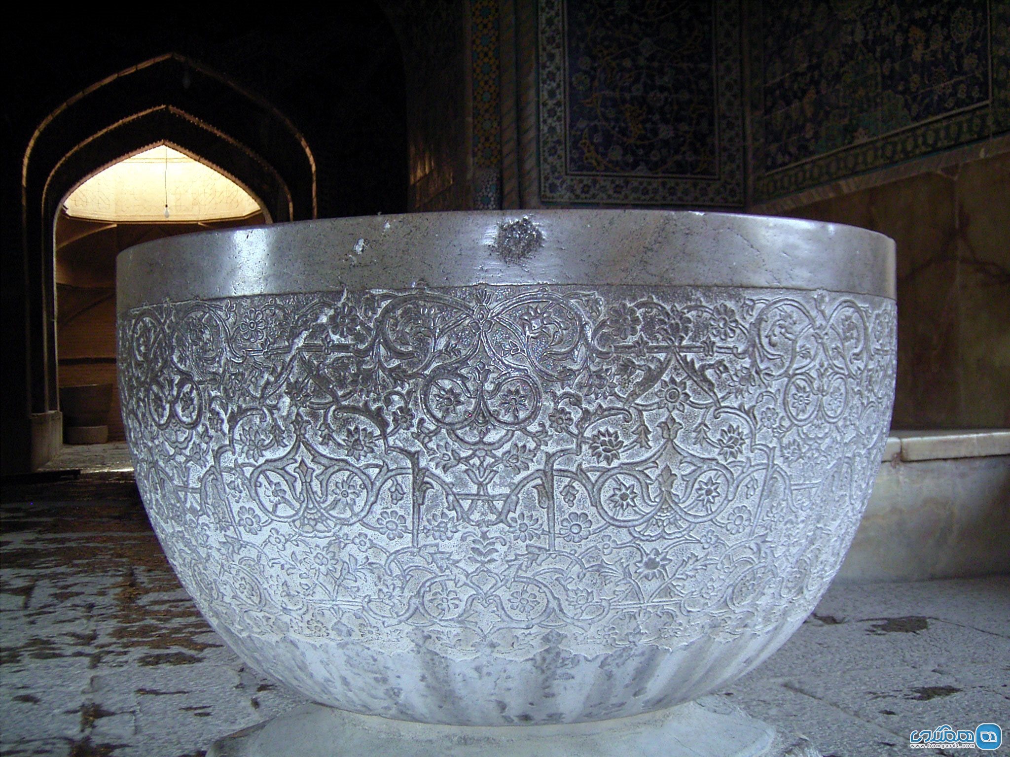 سنگ آب در مسجد اصفهان