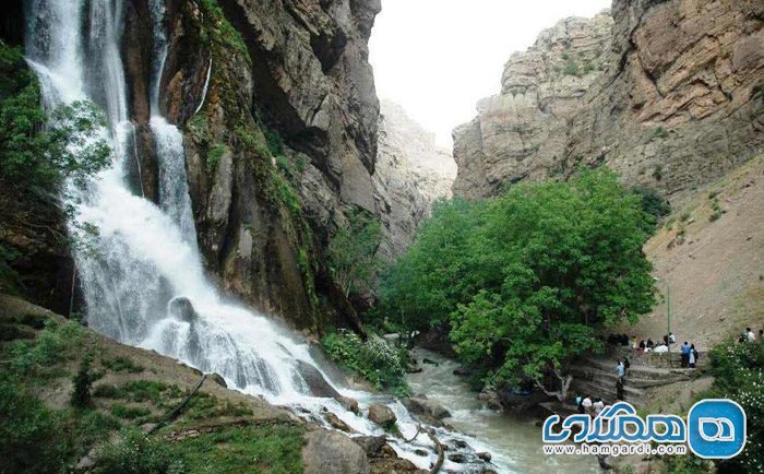 آبشار آب سفید در استان لرستان