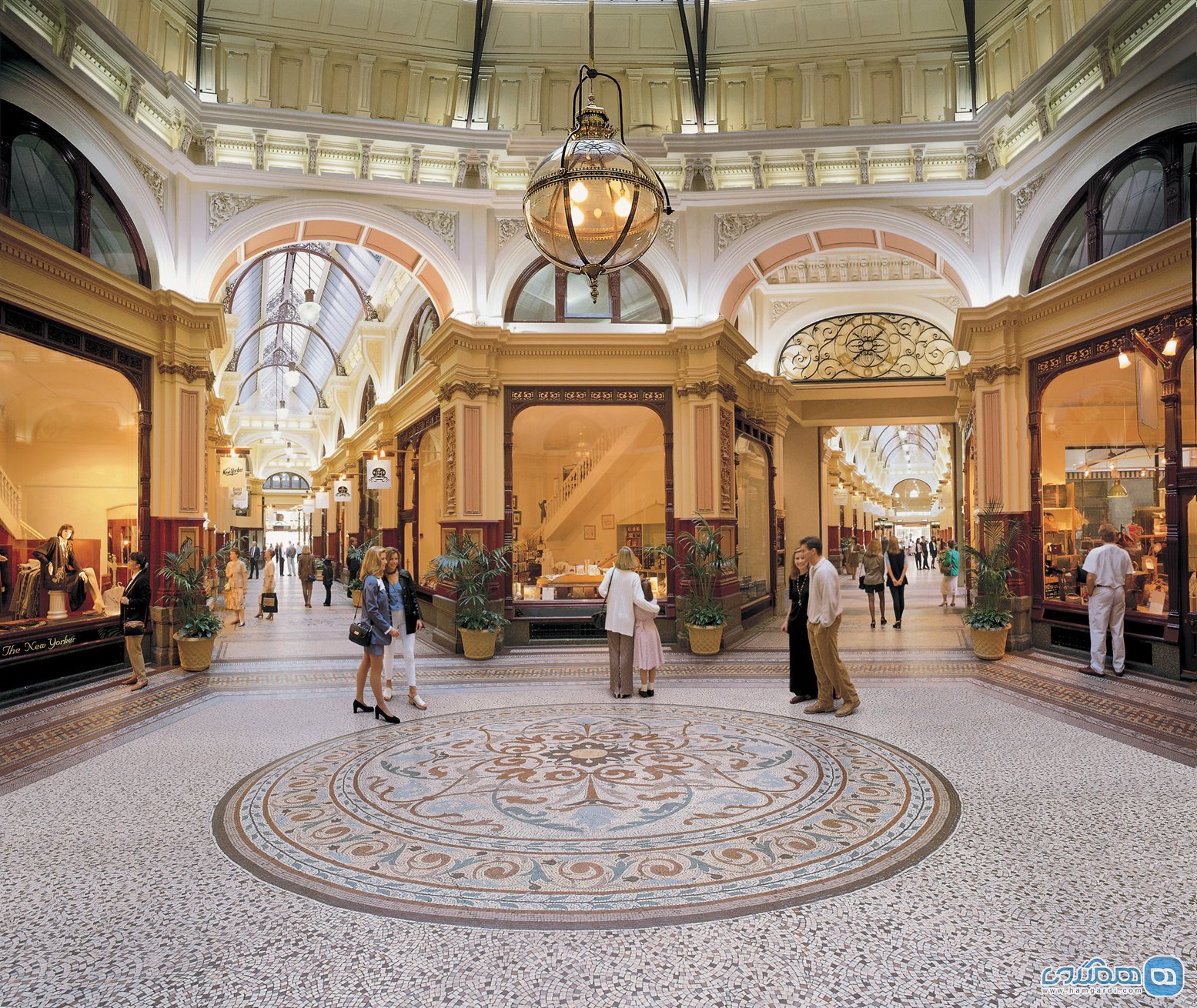 گذرگاه طاق دار رویال Royal Arcade