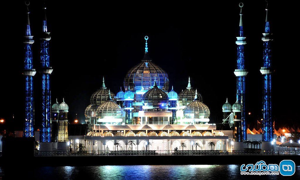 نمای مسجد کریستالی در شب