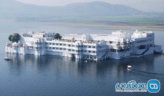 قصر دریاچه در هند