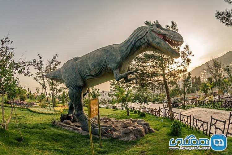 تصویری از مجسمه دایناسور