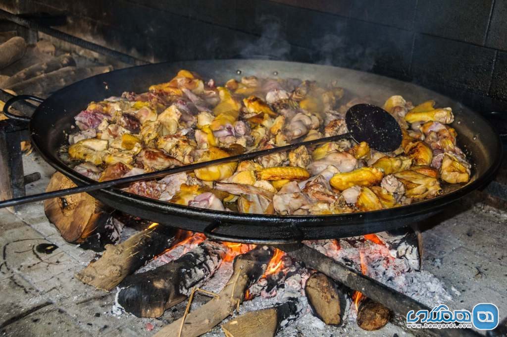غذای مشهور پائیا paella در همه جای اسپانیا عالی است