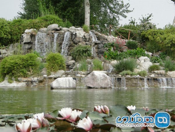 آبشار باغ گل ها