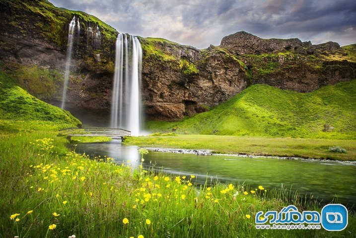 آبشار دیدنی Seljalandsfoss در ایسلند