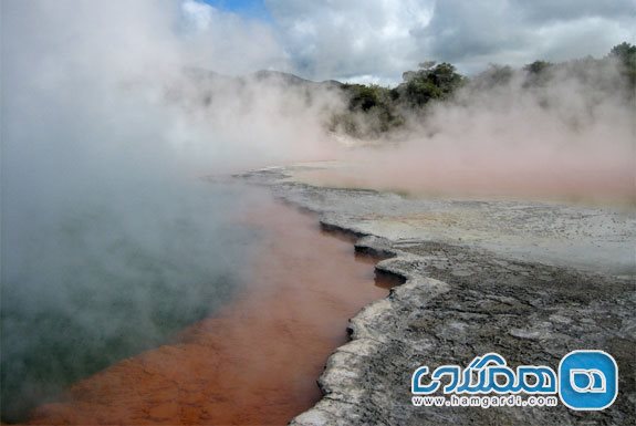 چشمه های آب گرم در نیوزلند  