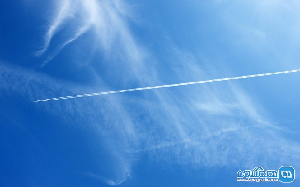 چرا هواپیماها دنباله سفید رنگ از خود در آسمان به جای می گذارند