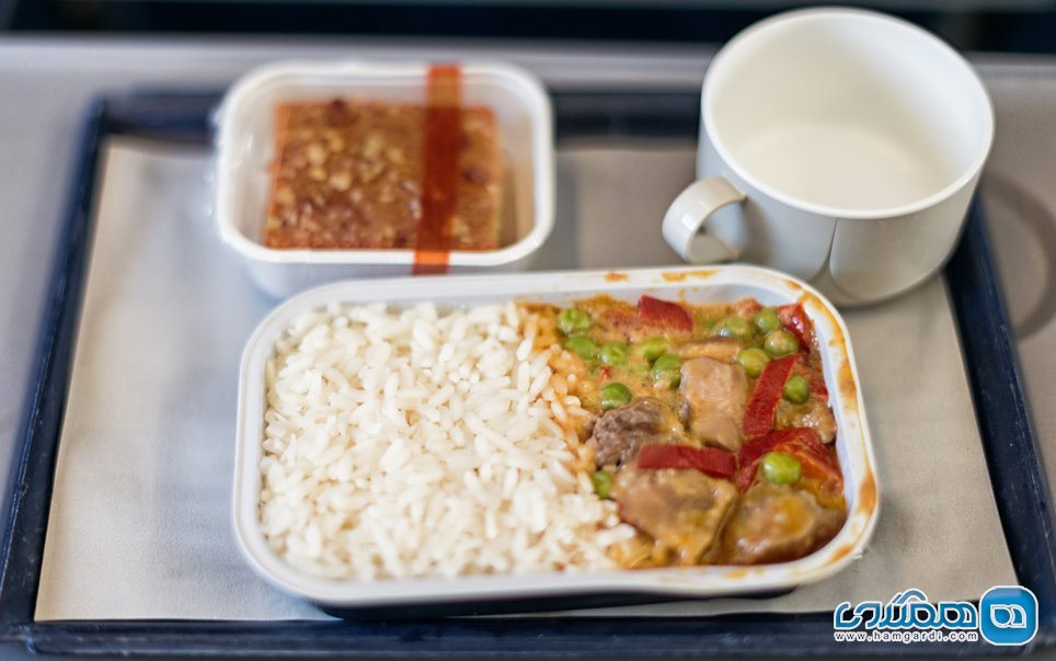 چرا غذای داخل هواپیما اینقدر بد مزه است