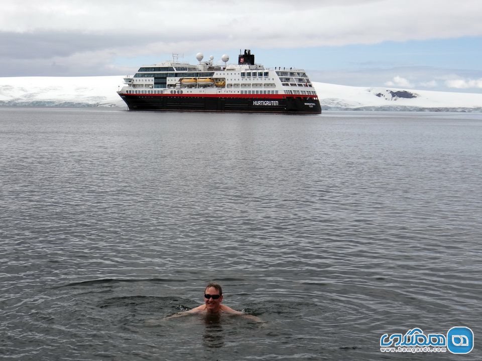 می توانید در اب های قطب جنوب شنا کنید