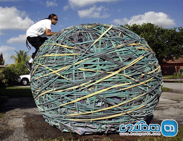 یکی از بزرگترین توپ های جهان که با نوار لاستیکی درست شده، فلوریدا