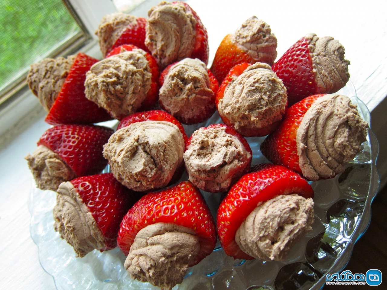 Chocolate Mousse Filled Strawberries
