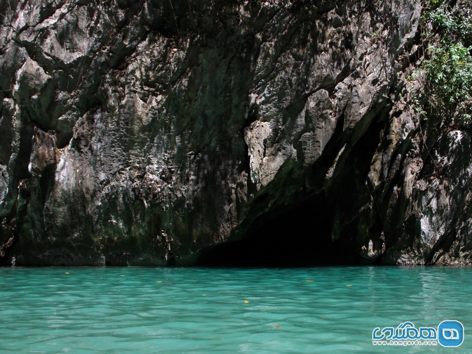در تایلند، به سمت ساحل خصوصی غار موراکوت در کوه موک شنا کنید