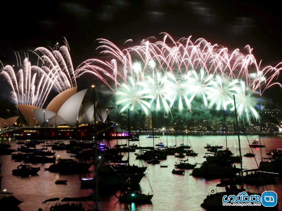 در استرالیا، آتش بازی سال نو در بندر سیدنی را تماشا کنید