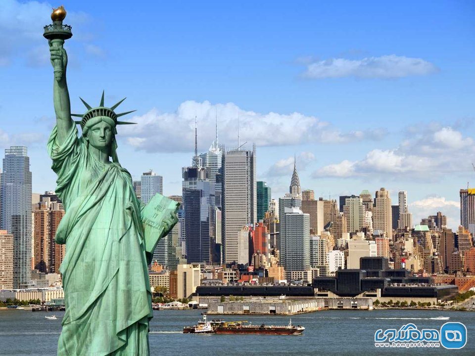 در آمریکا، چشم انداز های شهر نیویورک را سوار بر یک هلی کوپتر تماشا کنید