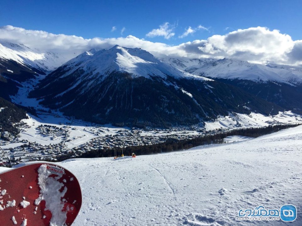 در سوییس، در کوه های آلپ اسکی کنید
