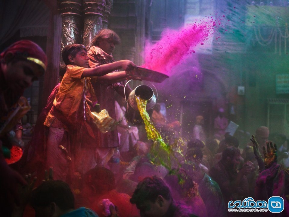 در هند، در جشن رنگ هولی شرکت کنید