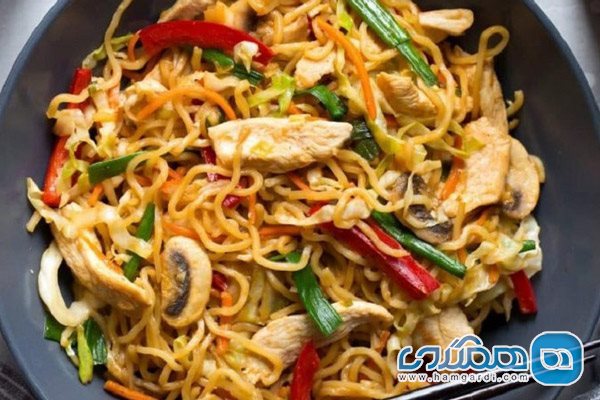 یاکیسوبا مرغ (Yakisoba Chicken)