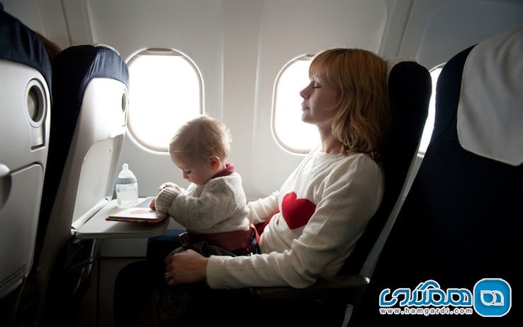 نکات مهم در مورد پرواز که مهماندار ها می دانند : در آغوش گرفتن نوزادتان می تواند خطرناک باشد