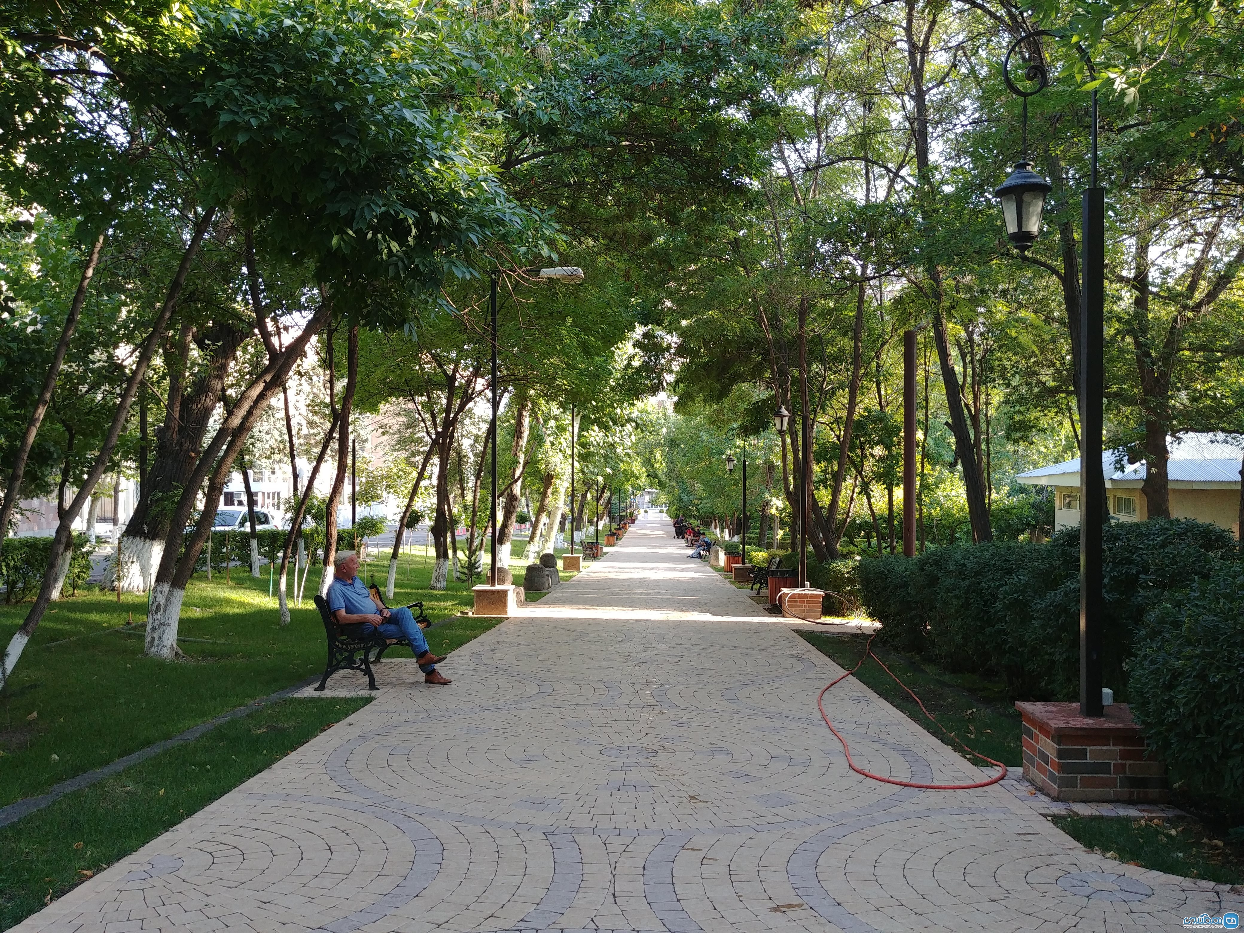 سفر به ایروان | پارک زیبای روبروی سفارت ایران