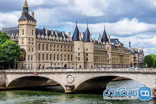 ساختمان La Conciergerie