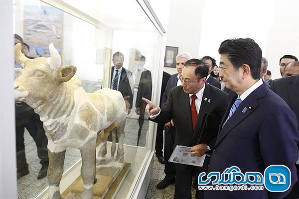 دیدار نخست وزیر ژاپن از موزه ملی ایران