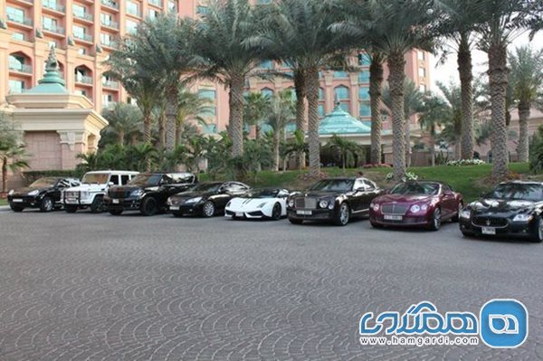 چرخیدن در شهر دبی با ماشین های اسپرت و لوکس