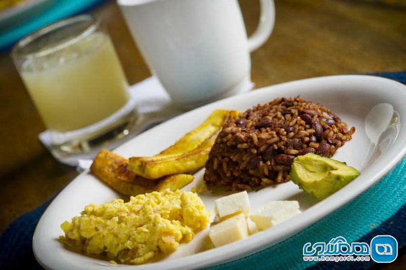 صبحانه محلی به سبک مردم السالوادور بخورید