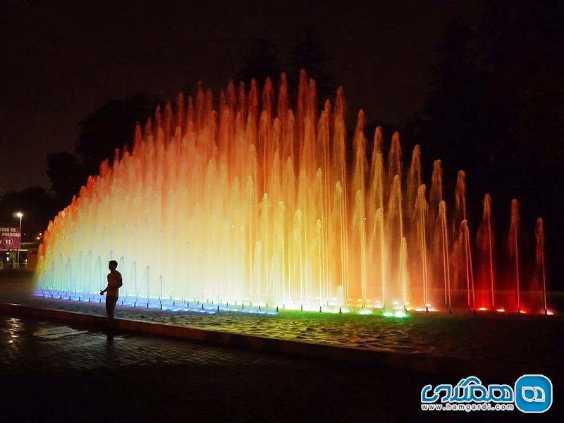 نمایش آب و نور را در پارک لازروا از دست ندهید