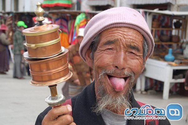 زبان در آوردن در تبت