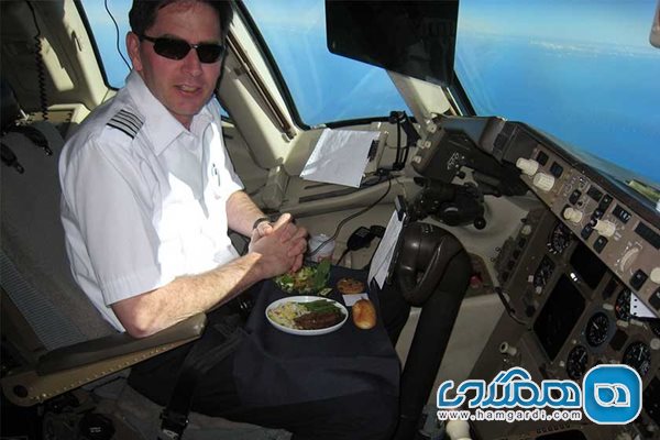 غذای خلبان هواپیما متفاوت از مسافران است