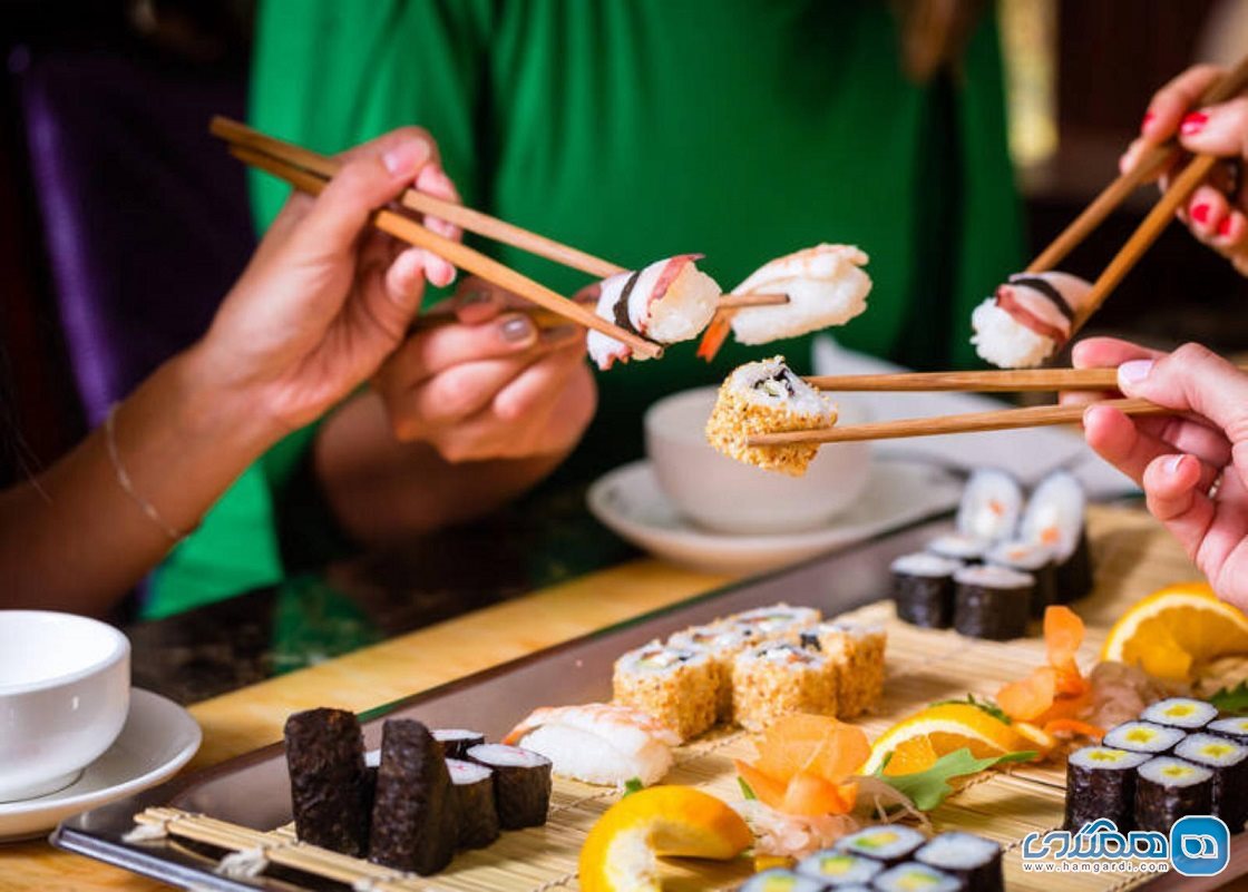 تقسیم کردن غذا در ژاپن کار درستی بشمار نمی آید