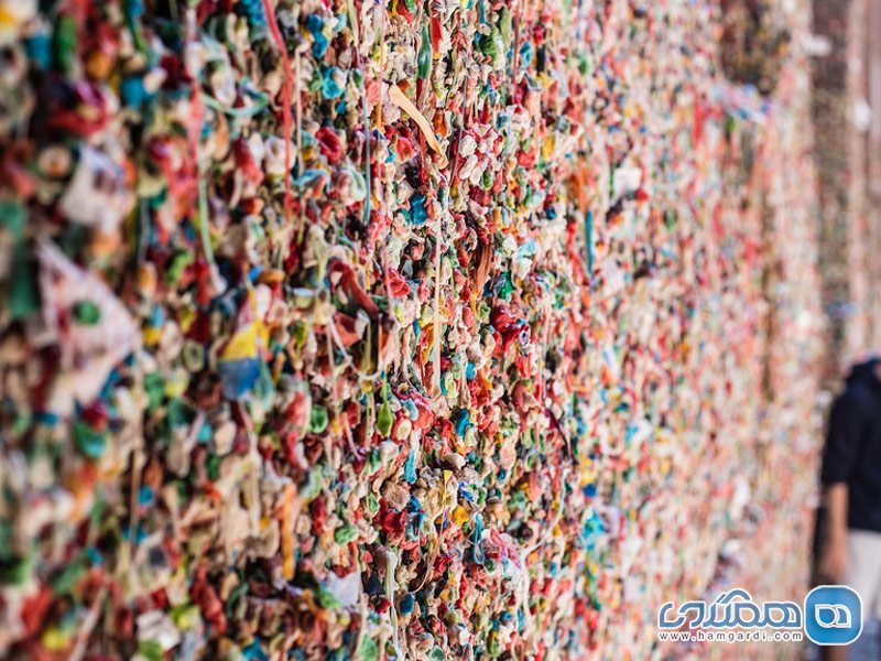 دیوار آدامسی مارکت تیئتر Market Theater Gum Wall