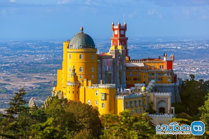کاخ ملی پنا در سینترای پرتغال: "اشیای سلطنتی قدیمی که هیچ چیز خاصی نبودند."