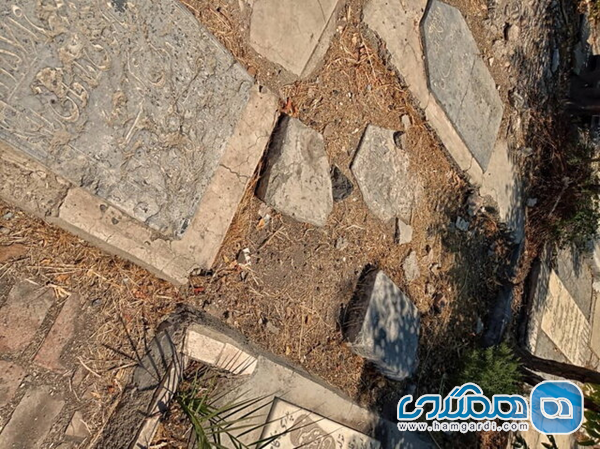 نمونه سنگ قبر آسیب دیده در قبرستان ابن بابویه