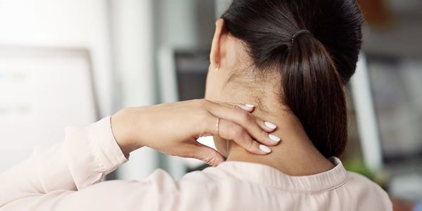 ۸ راهکار ساده برای درمان خشکی گردن