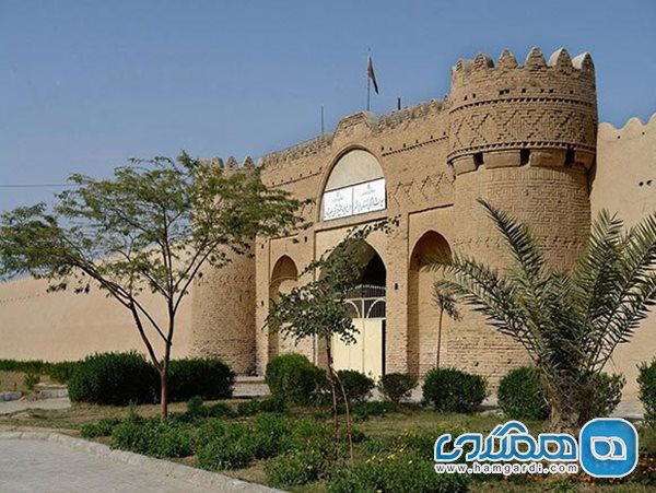 قلعه ناصری با رعایت پروتکل های بهداشتی میزبان گردشگران است