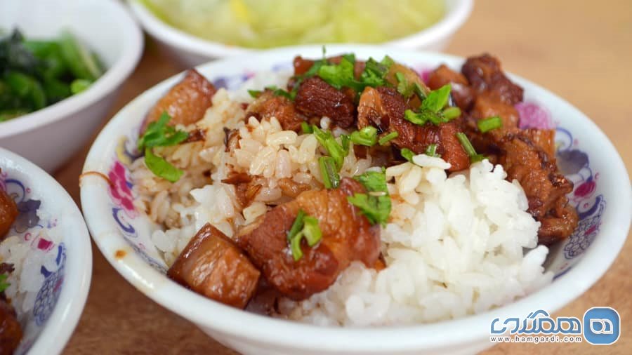 گوشت تفت آب پز شده با برنج Braised pork over rice