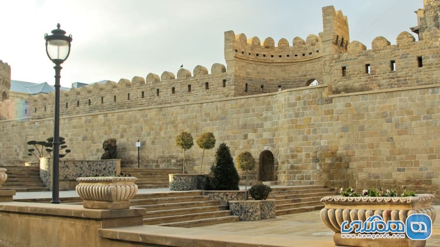 از شهر قدیم باکو دیدن کنید و در تاریخ قدم بزنید