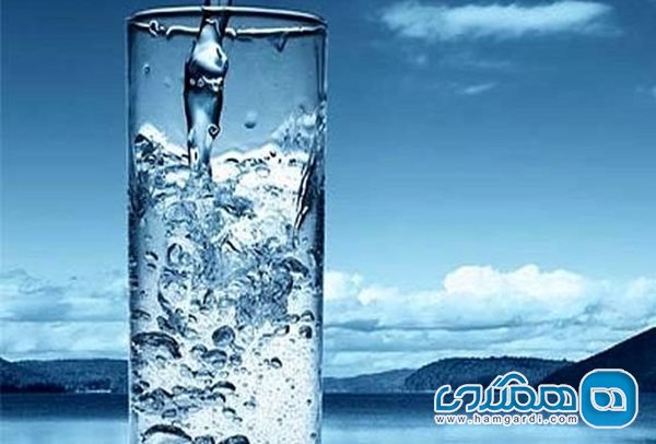 روزی ۲ لیتر آب بنوشید تا کرونا درمان شود